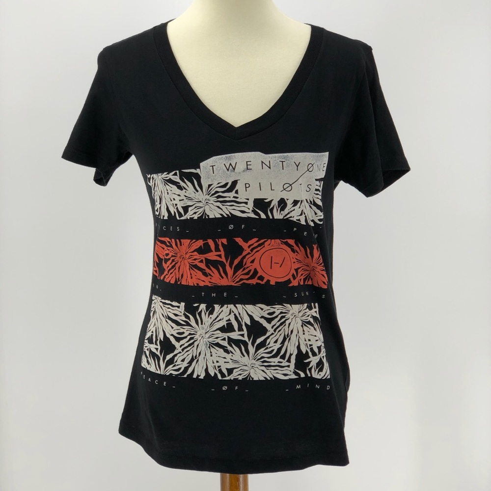 CLEARANCE 5 for $20 SALE Twenty One Pilots Band Tee | L | B55